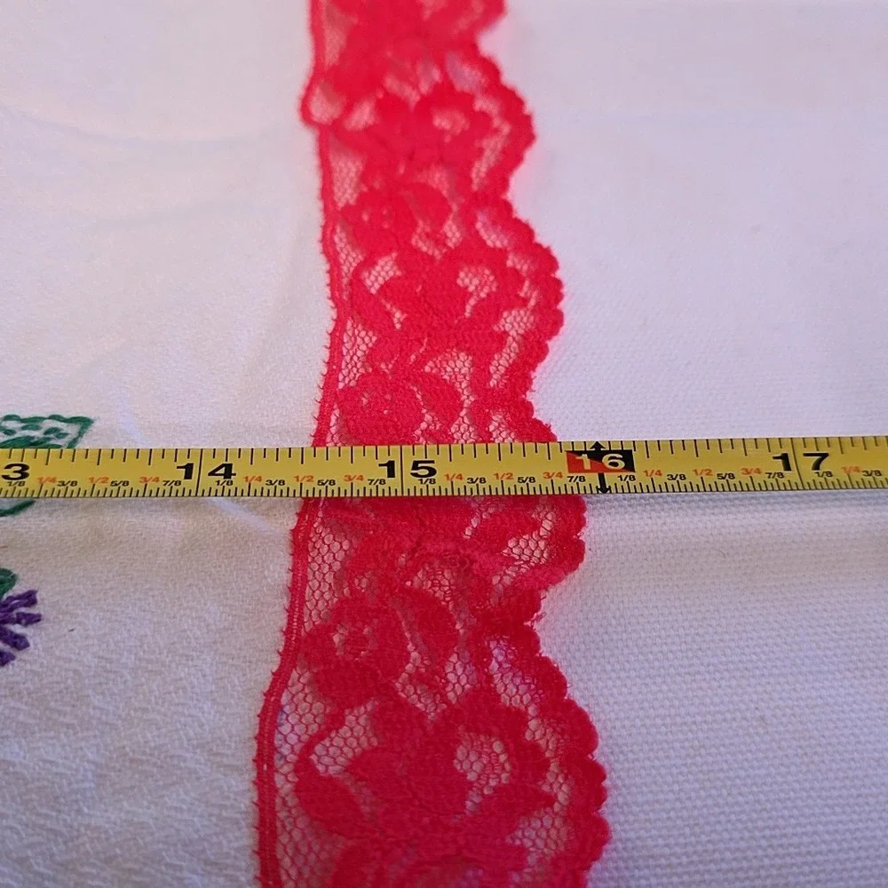 Vintage Table Runner White Red Embroidered Bird Lace Trim Dresser Scarf
